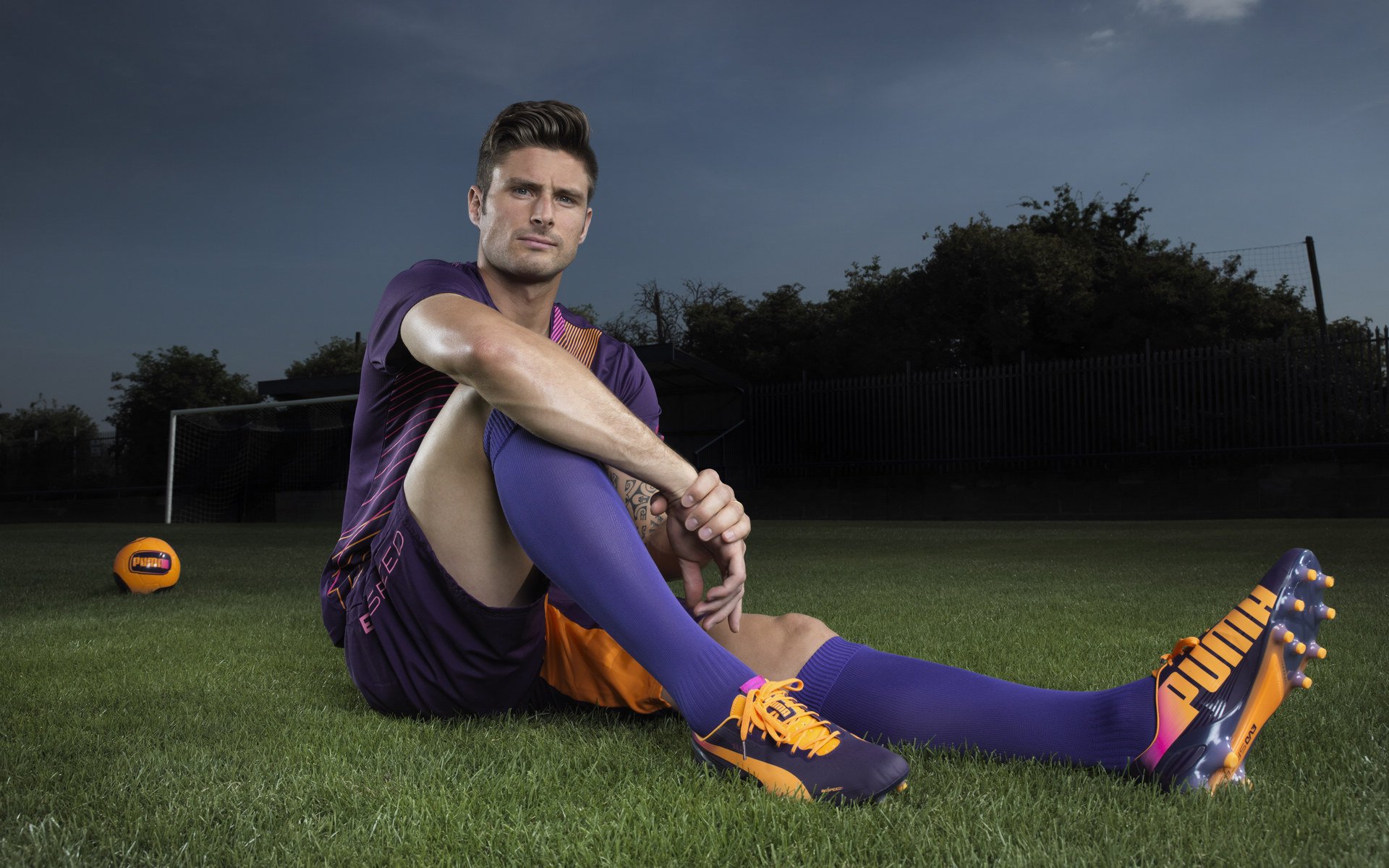 曼城的赖因德斯和福登的合作越发默契,进攻端火力十足,曼城 赖斯